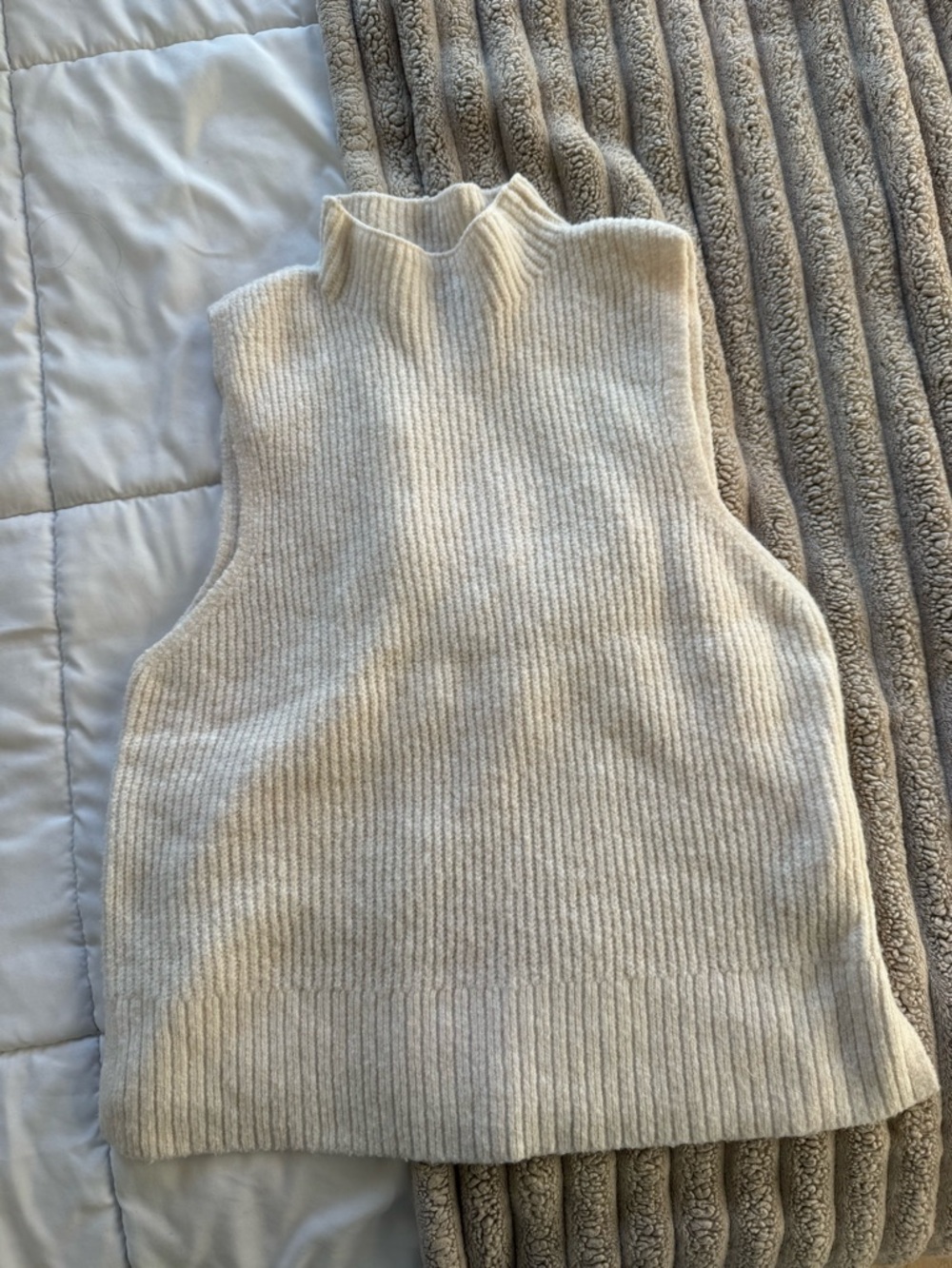 Dynamite Cream Ribbed Sleeveless Turtleneck Sweater Vest